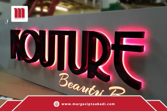 Keuntungan Menggunakan Huruf Timbul Backlight dalam Desain Interior